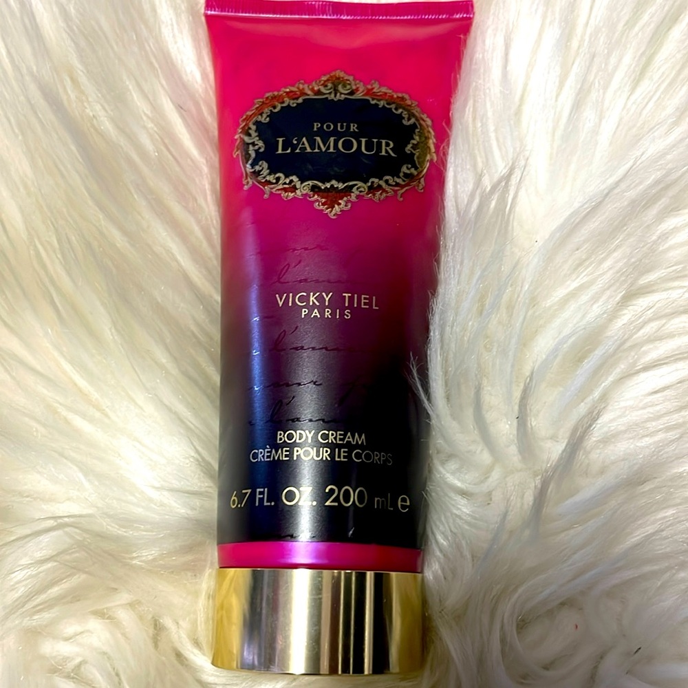 Vicky Tiel Paris- Pour L’Amour Body Cream- 6.7 oz Bottle